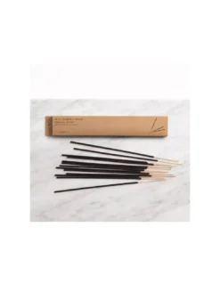 Encens TeakWood And Tobacco - P.F. Candle -Magasin De Bougies Parfumées Pour La Maison encens teakwood and tobacco pf candle 3